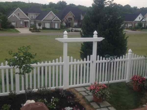 WINDSOR VINYL PICKET FENCE WITH ARBOR TOP COMPLEMENTS THE GARDENS CHATTANOOGA WINDSOR VINYL PICKET FENCE