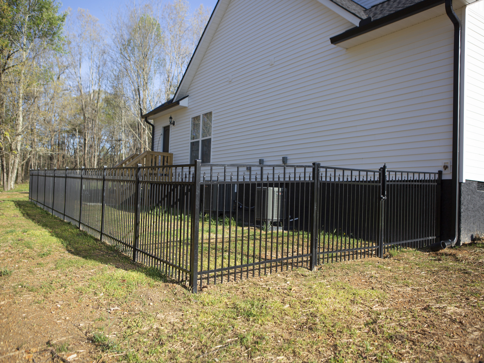 Burkhart Falls way by Knoxville fencing