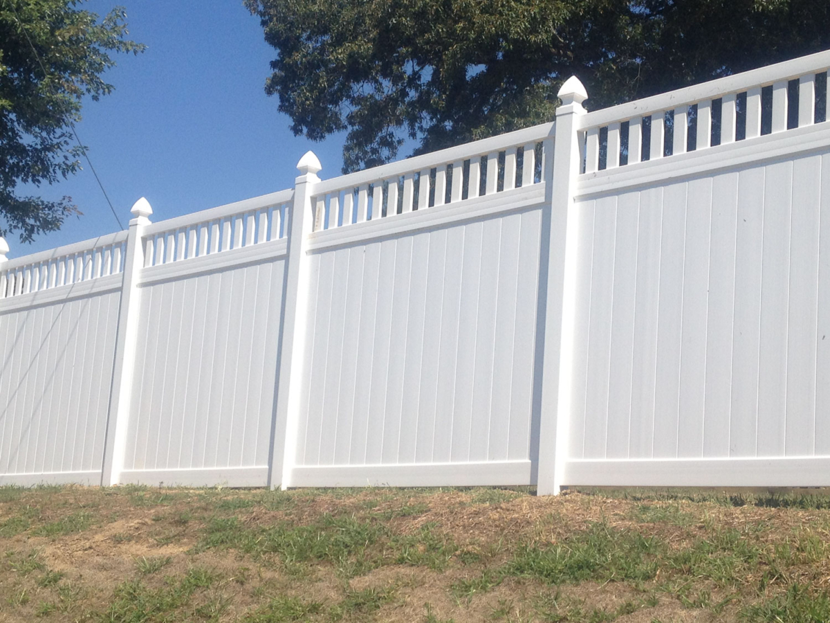 White Vinyl Fencing from Bryant Fence - Bryant Fence